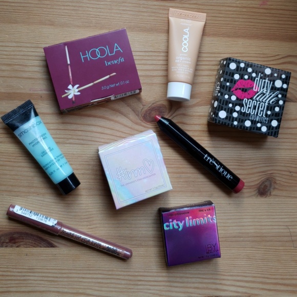 Other - NWT Makeup Lot  + free gift 🎁 👄💄